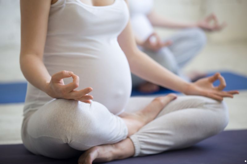 Các cách massage giảm đau lưng cho bà bầu