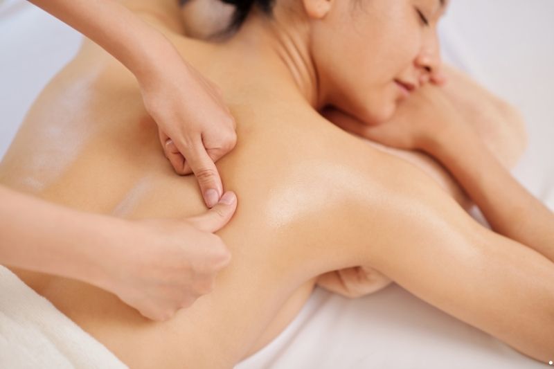 Massage lưng hiệu quả 