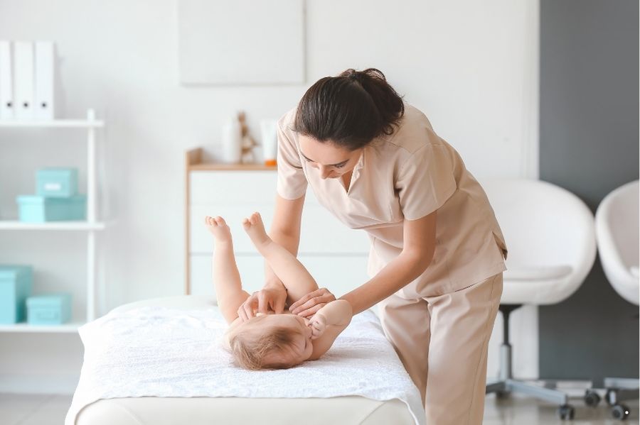 Massage cho trẻ sơ sinh