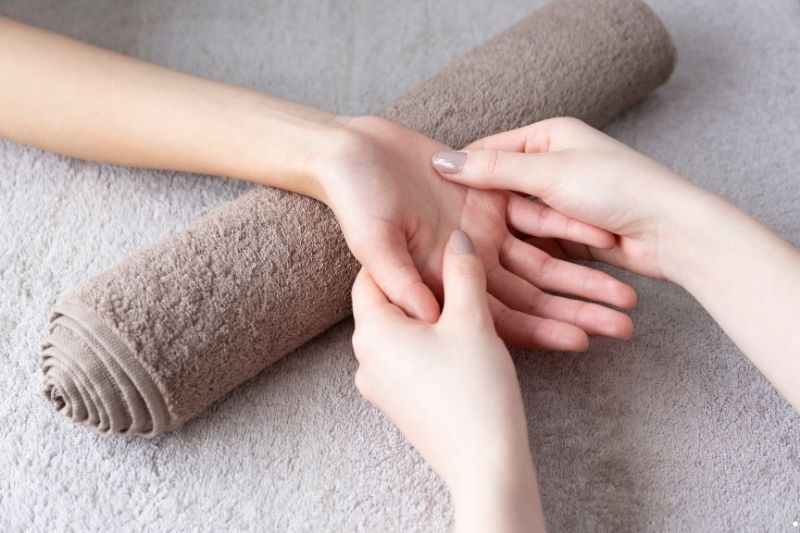 Massage bàn tay