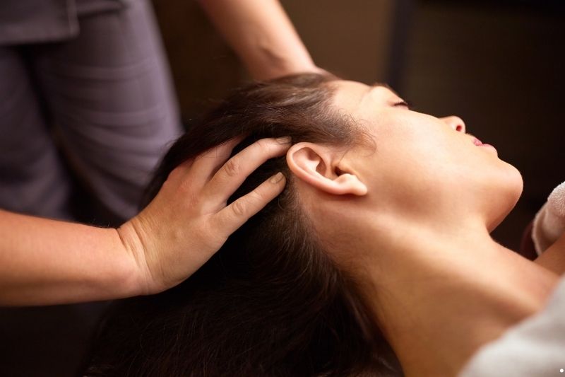 Massage đầu và mặt