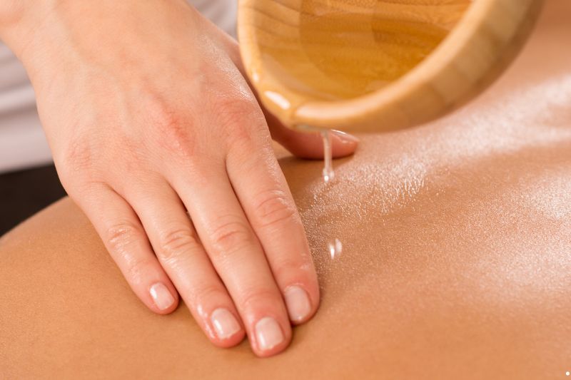 Một số loại hình phổ biến của massage body bao gồm những gì?