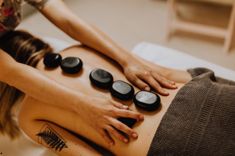 Những lợi ích “không ngờ” mà đá nóng đem lại cho sức khỏe