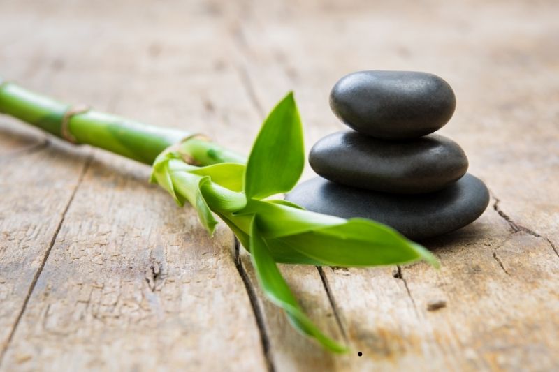 Tác dụng thần kỳ của massage đá nóng