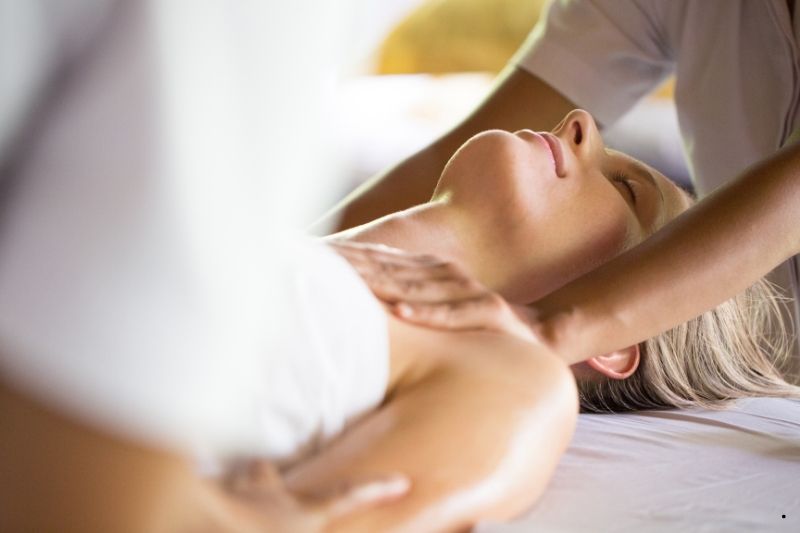 Massage ấn huyệt chăm sóc sức khoẻ