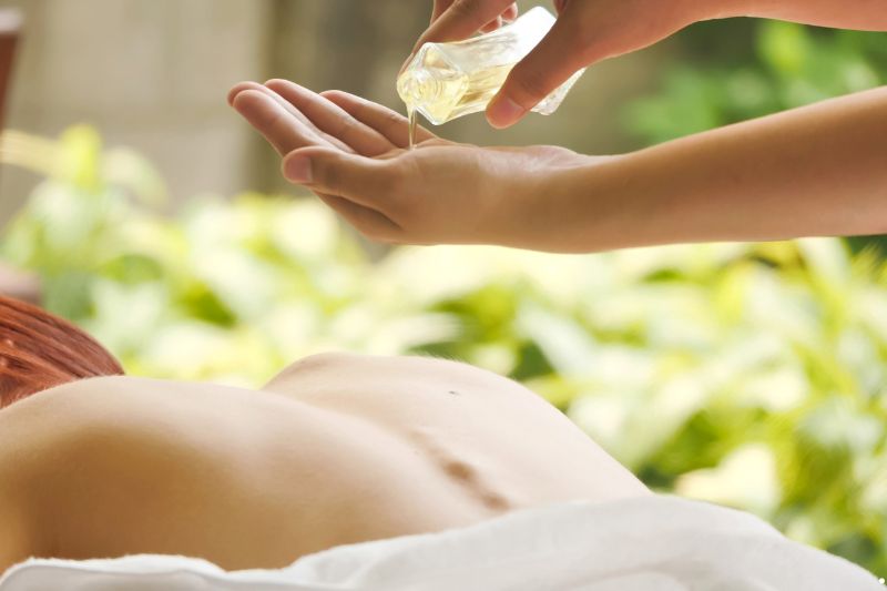 Những điều bạn cần biết khi massage tinh dầu?